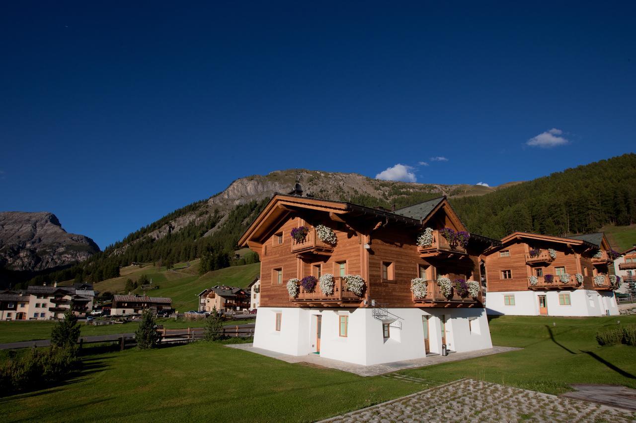 Les Fleurs Bleues Aparthotel Livigno Bagian luar foto